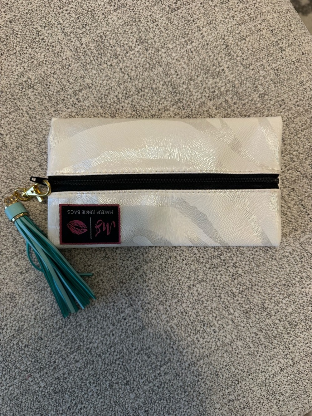 Makeup Junkie Set of 4 White Shimmer Zebra Print Pouches with Teal Tassels - Picture 3 of 10